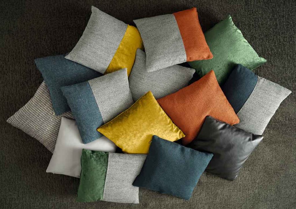 Коллекция декоративных подушек для дивана